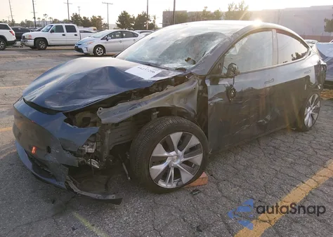 2022 Tesla Model Y Long Range Dual Motor All-Wheel Drive z USA, uszkodzony, nr VIN 7SAYGDEE8NF393106